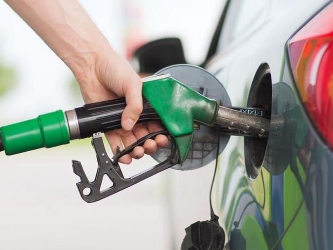 petrol and diesel price declines significantly in india SNA | उत्पादन शुल्क वाढूनही पेट्रोल-डिझेलच्या दरात घट, जाणून घ्या असे आहेत दर