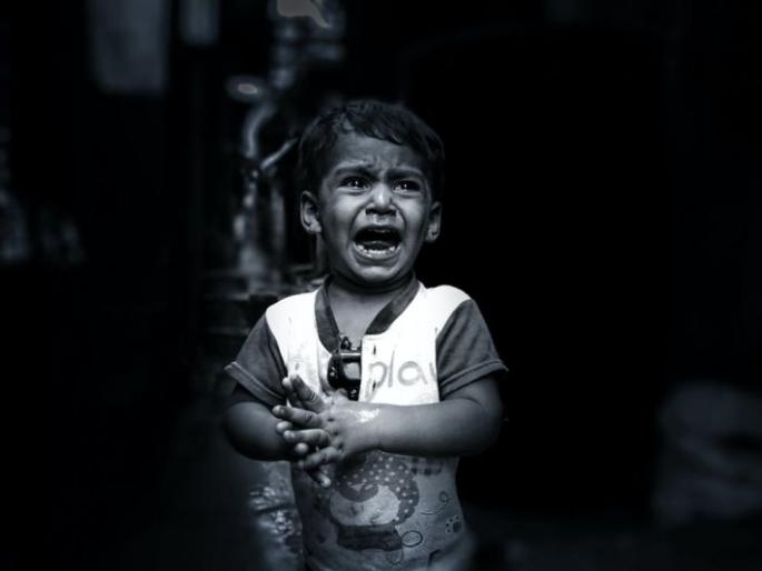 The family members heard the call .. Police gave a helping hand and Anto reached his mother's arms safely. | सदगृहस्थांनी साद ऐकली.. पोलिसांनी दिला मदतीचा हात अन् तो सुखरूप पोहचला आईच्या कुशीत The family members heard the call .. Police gave a helping hand and Anto reached his mother's arms safely. | सदगृहस्थांनी साद ऐकली.. पोलिसांनी दिला मदतीचा हात अन् तो सुखरूप पोहचला आईच्या कुशीत