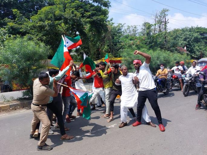 ATS has detained two suspects related to PFI organization, investigation is on | पीएफआय संघटनेशी संबंध असलेल्या दोन संशयीताना एटीएसने घेतले ताब्यात, दोघांची चौकशी सुरू ATS has detained two suspects related to PFI organization, investigation is on | पीएफआय संघटनेशी संबंध असलेल्या दोन संशयीताना एटीएसने घेतले ताब्यात, दोघांची चौकशी सुरू