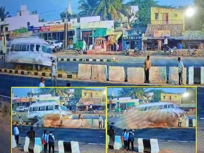 One killed 13 injured after a car hits a travel divider on the Pune Pandharpur Palkhi highway at Barad in Phaltan taluka satara | Satara Accident: चालकाचे नियंत्रण सुटल्याने ट्रॅव्हल्स दुभाजकावर धडकली; एक ठार, १३ जण जखमी