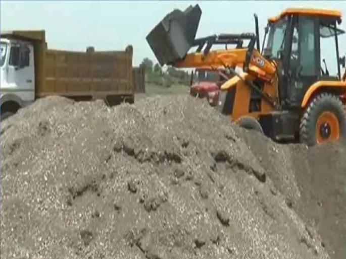 Crime against three in illegal sand transport case in satara | अवैद्य वाळू वाहतूकप्रकरणी तिघांवर गुन्हा, विधीसंघर्ष बालक ताब्यात; दहा लाखांचा मुद्देमाल जप्त Crime against three in illegal sand transport case in satara | अवैद्य वाळू वाहतूकप्रकरणी तिघांवर गुन्हा, विधीसंघर्ष बालक ताब्यात; दहा लाखांचा मुद्देमाल जप्त