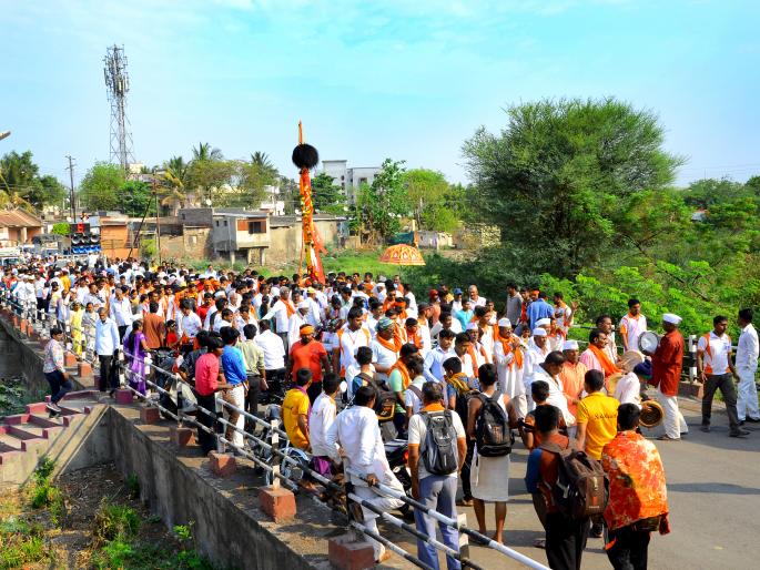 Welcome to the cottage phalatan | तेल्या भुत्याच्या कावडीचे फलटणमध्ये स्वागत