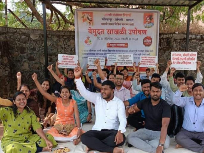 Meeting with Chief Minister regarding PhD Fellowship, Minister Chandrakant Patil's testimony to the hunger strikers | पीएचडी फेलोशिपबाबत मुख्यमंत्र्यांसोबत बैठक, मंत्री चंद्रकांत पाटील यांची उपोषणकर्त्यांना ग्वाही Meeting with Chief Minister regarding PhD Fellowship, Minister Chandrakant Patil's testimony to the hunger strikers | पीएचडी फेलोशिपबाबत मुख्यमंत्र्यांसोबत बैठक, मंत्री चंद्रकांत पाटील यांची उपोषणकर्त्यांना ग्वाही