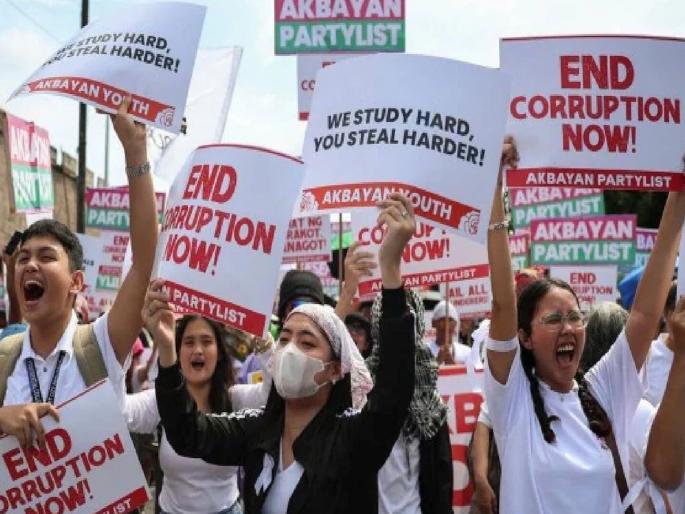 After Nepal and France, now there is a riot in the Philippines too People are on the streets, 95 police officers injured in the clashes, 216 people arrested | नेपाळ, फ्रान्सनंतर आता फिलिपिन्समध्येही भडका! लोक रस्त्यावर; धुमश्चक्रीत ९५ पोलीस जखमी, २१६ जणांना अटक After Nepal and France, now there is a riot in the Philippines too People are on the streets, 95 police officers injured in the clashes, 216 people arrested | नेपाळ, फ्रान्सनंतर आता फिलिपिन्समध्येही भडका! लोक रस्त्यावर; धुमश्चक्रीत ९५ पोलीस जखमी, २१६ जणांना अटक