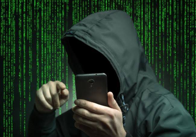 Whose threat phone? Police raid cyber department | धमकीचा फोन कोणाचा? पोलीस चक्रावले, सायबर विभागाला नंबर सापडेना Whose threat phone? Police raid cyber department | धमकीचा फोन कोणाचा? पोलीस चक्रावले, सायबर विभागाला नंबर सापडेना