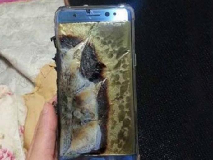 Chhattisgarh boy dies after mobile phone explodes | गेम खेळताना मोबाइलचा स्फोट होऊन 12 वर्षाच्या मुलाचा मृत्यू Chhattisgarh boy dies after mobile phone explodes | गेम खेळताना मोबाइलचा स्फोट होऊन 12 वर्षाच्या मुलाचा मृत्यू