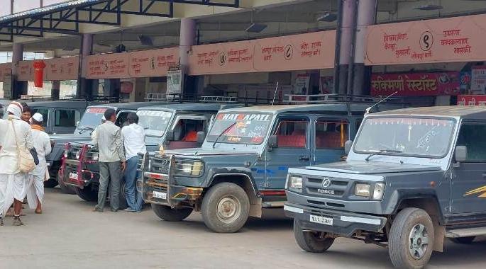 Kartik Wari; Only after the corona test do the police get security points | कार्तिक यात्रा; भाविकांची गैरसोय टाळण्यासाठी परिवहन विभागाकडून खासगी वाहने Kartik Wari; Only after the corona test do the police get security points | कार्तिक यात्रा; भाविकांची गैरसोय टाळण्यासाठी परिवहन विभागाकडून खासगी वाहने