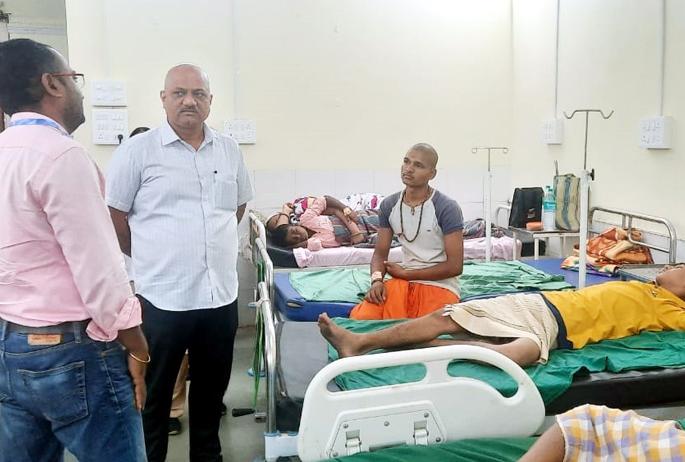 43 children poisoned at Warkari Educational Institute; The Collector will take action against the culprits | वारकरी शिक्षण संस्थेतील ४३ मुलांना विषबाधा; जिल्हाधिकारी दोषींवर कारवाई करणार 43 children poisoned at Warkari Educational Institute; The Collector will take action against the culprits | वारकरी शिक्षण संस्थेतील ४३ मुलांना विषबाधा; जिल्हाधिकारी दोषींवर कारवाई करणार