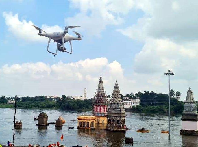 Drone camera imaging for improved planning of Pandharpur pilgrimage development | पंढरपूर तीर्थक्षेत्र विकासाचा सुधारित आराखडा करण्यासाठी ड्रोन कॅमेराव्दारे चित्रिकरण    Drone camera imaging for improved planning of Pandharpur pilgrimage development | पंढरपूर तीर्थक्षेत्र विकासाचा सुधारित आराखडा करण्यासाठी ड्रोन कॅमेराव्दारे चित्रिकरण