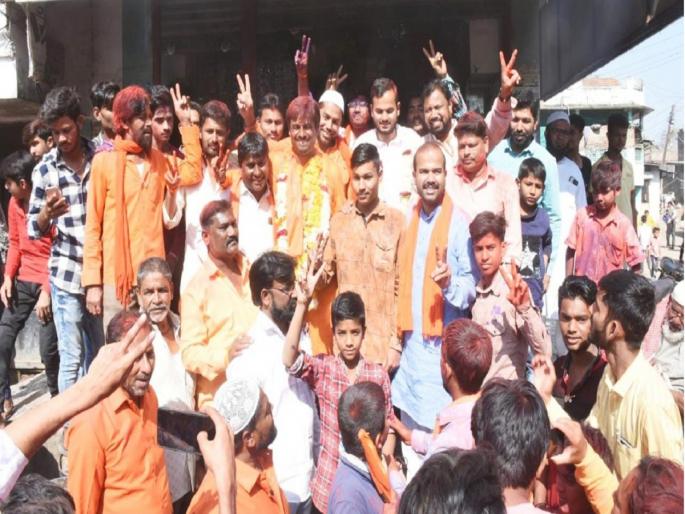 Different Tashan here! Shiv Sena candidates victory in Sillod Nagarpalika by poll; Deposits of BJP, NCP and Congress candidates confiscated | इथे वेगळेच टशन ! गुलाल शिवसेनेचाच; भाजप, राष्ट्रवादी, काँग्रेसच्या उमेदवारांचे डिपॉझिट जप्त Different Tashan here! Shiv Sena candidates victory in Sillod Nagarpalika by poll; Deposits of BJP, NCP and Congress candidates confiscated | इथे वेगळेच टशन ! गुलाल शिवसेनेचाच; भाजप, राष्ट्रवादी, काँग्रेसच्या उमेदवारांचे डिपॉझिट जप्त