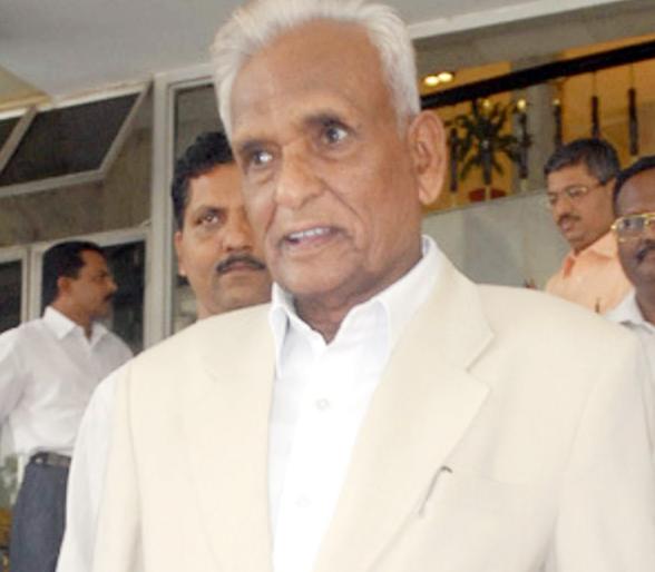 Ganapat Aba's health is stable; Activists should not crowd - Jayant Patil | गणपतआबांची प्रकृती स्थिर; कार्यकर्त्यांनी गर्दी करू नये - जयंत पाटील Ganapat Aba's health is stable; Activists should not crowd - Jayant Patil | गणपतआबांची प्रकृती स्थिर; कार्यकर्त्यांनी गर्दी करू नये - जयंत पाटील