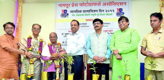 Photographer's Unique Importance in Journalism: Police Commissioner | पत्रकारितेत फोटोग्राफरचे अनन्यसाधारण महत्त्व : पोलीस आयुक्त Photographer's Unique Importance in Journalism: Police Commissioner | पत्रकारितेत फोटोग्राफरचे अनन्यसाधारण महत्त्व : पोलीस आयुक्त