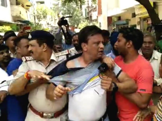 Kailash Vijayvargiya MLA's son arrested; beat up municipal officer | कैलास विजयवर्गीय यांच्या आमदार पुत्राला अटक; पालिका अधिकाऱ्याला केली बॅटने मारहाण Kailash Vijayvargiya MLA's son arrested; beat up municipal officer | कैलास विजयवर्गीय यांच्या आमदार पुत्राला अटक; पालिका अधिकाऱ्याला केली बॅटने मारहाण