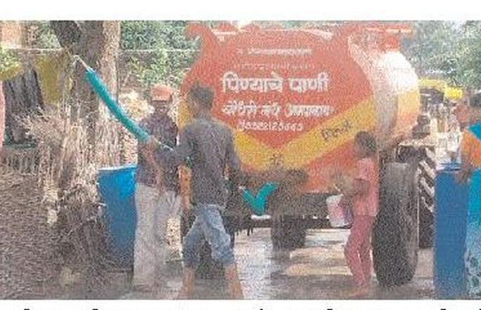 Tanker water supply in Manora city even during rains! | मानोरा शहरात भर पावसाळ्यातही होतोय टँकरने पाणीपुरवठा ! Tanker water supply in Manora city even during rains! | मानोरा शहरात भर पावसाळ्यातही होतोय टँकरने पाणीपुरवठा !