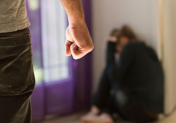 Physical relationship established by threatening to make the photo viral | फोटो व्हायरल करण्याची धमकी देऊन प्रस्थापित केले शारीरिक संबंध Physical relationship established by threatening to make the photo viral | फोटो व्हायरल करण्याची धमकी देऊन प्रस्थापित केले शारीरिक संबंध