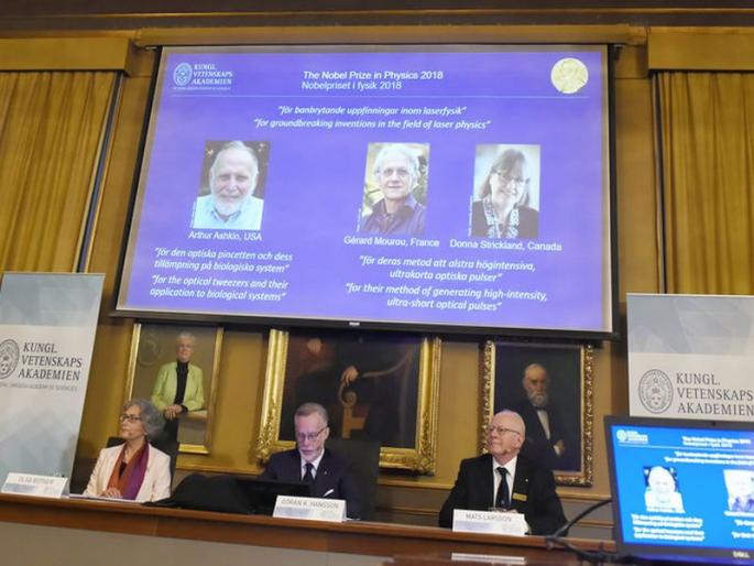 arthur ashkin gerard mourou donna strickland Win 2018 Nobel Prize In Physics For Laser Inventions | आर्थर अश्किन, जेरार्ड मॉरो, डोना स्ट्रीक्लन्ड यांना भौतिकशास्त्रातील नोबेल जाहीर arthur ashkin gerard mourou donna strickland Win 2018 Nobel Prize In Physics For Laser Inventions | आर्थर अश्किन, जेरार्ड मॉरो, डोना स्ट्रीक्लन्ड यांना भौतिकशास्त्रातील नोबेल जाहीर