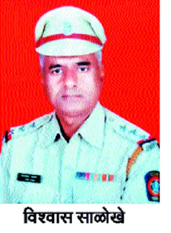 Sangli: Salokheen's 'Singham' styled the leader of Islampur | सांगली : साळोखेंच्या ‘सिंघम’ स्टाईलने इस्लामपुरात नेते हादरले Sangli: Salokheen's 'Singham' styled the leader of Islampur | सांगली : साळोखेंच्या ‘सिंघम’ स्टाईलने इस्लामपुरात नेते हादरले