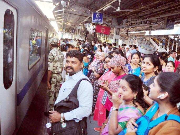 Railway Housefull on Diwali; Ticket waiting has reached 300 | दिवाळीत रेल्वे हाऊसफुल्ल; तिकिटाचे वेटिंग पोहोचले ३०० वर Railway Housefull on Diwali; Ticket waiting has reached 300 | दिवाळीत रेल्वे हाऊसफुल्ल; तिकिटाचे वेटिंग पोहोचले ३०० वर