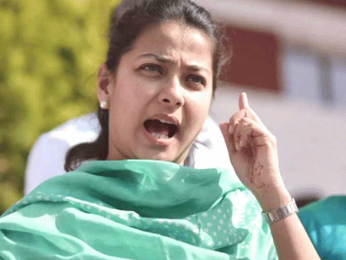 Change the mindset towards women; Praniti Shinde's criticism of Sambhaji Bhide Guruji | महिलांकडे पाहण्याची मानसिकता बदला; प्रणिती शिंदेंची संभाजी भिडे गुरूजींवर टीका Change the mindset towards women; Praniti Shinde's criticism of Sambhaji Bhide Guruji | महिलांकडे पाहण्याची मानसिकता बदला; प्रणिती शिंदेंची संभाजी भिडे गुरूजींवर टीका