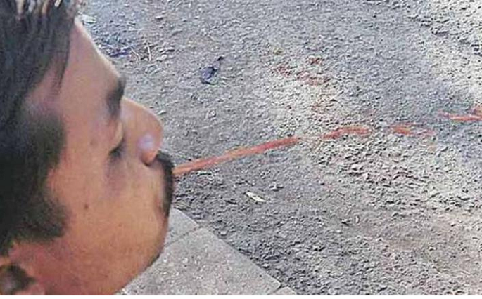 The leaflet was reduced to 5 rupees | पानाची पिचकारी पडली ५०० रुपयांना The leaflet was reduced to 5 rupees | पानाची पिचकारी पडली ५०० रुपयांना