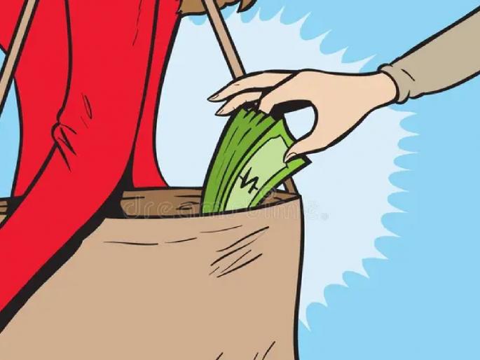 Dharashiv: Two women caught red-handed stealing money from purses at Tuljapur bus stand | Dharashiv: तुळजापूर बसस्थानकात पर्समधून पैसे चोरताना दोन महिलांना रंगेहाथ पकडले