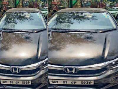 Police found a fake MLA driving in a lockdown | लॉकडाऊनमध्ये गाडी घेऊन फिरणारा बनावट आमदार सापडला पोलिसांच्या तावडीत  Police found a fake MLA driving in a lockdown | लॉकडाऊनमध्ये गाडी घेऊन फिरणारा बनावट आमदार सापडला पोलिसांच्या तावडीत