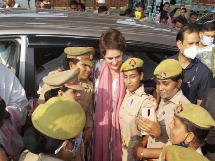 women police took photos and selfies with priyanka gandhi, priyanka gandhi slams yogi adityanath | 'मला शिक्षा द्या, पण पोलिसांवर कारवाई करू नका'; प्रियंका गांधींचा योगींवर निशाणा women police took photos and selfies with priyanka gandhi, priyanka gandhi slams yogi adityanath | 'मला शिक्षा द्या, पण पोलिसांवर कारवाई करू नका'; प्रियंका गांधींचा योगींवर निशाणा