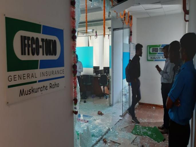 Shiv Sena created fake drama in no connection with crop insurance company | पीक विम्याशी संबंध नसणाऱ्या कंपनीत शिवसेनेची नौटंकी Shiv Sena created fake drama in no connection with crop insurance company | पीक विम्याशी संबंध नसणाऱ्या कंपनीत शिवसेनेची नौटंकी