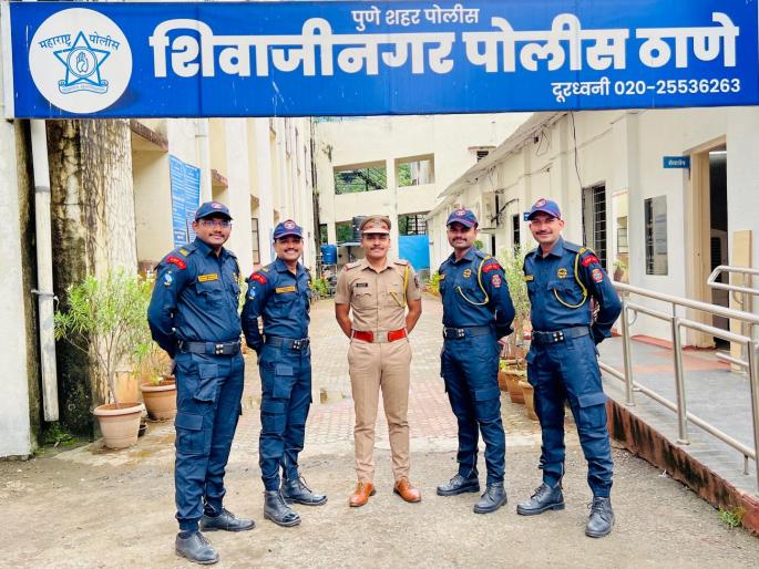 In Pune 13-year-old boy who was lost in the Dahihandi crowd was found safe within 1 hour thanks to the prompt action of the pune police | दहिहंडीच्या गर्दीत हरवलेला १३ वर्षीय मुलगा पोलिसांच्या तत्परतेने १ तासातच सुखरूप सापडला In Pune 13-year-old boy who was lost in the Dahihandi crowd was found safe within 1 hour thanks to the prompt action of the pune police | दहिहंडीच्या गर्दीत हरवलेला १३ वर्षीय मुलगा पोलिसांच्या तत्परतेने १ तासातच सुखरूप सापडला