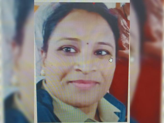 Suicide of female police constable in akola; After not being seen for 2 days, the door of the house was broken, then... | महिला पोलीस कर्मचाऱ्याची आत्महत्या; २ दिवस न दिसल्यानं घरचा दरवाजा तोडला, मग... Suicide of female police constable in akola; After not being seen for 2 days, the door of the house was broken, then... | महिला पोलीस कर्मचाऱ्याची आत्महत्या; २ दिवस न दिसल्यानं घरचा दरवाजा तोडला, मग...