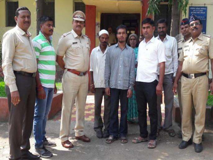 Matimand Tarun, who was missing three years ago, was found on the Pakistan border | तीन वर्षापूर्वी बेपत्ता झालेला मतीमंद तरुण पाकिस्तान सरहद्दीवर सापडला Matimand Tarun, who was missing three years ago, was found on the Pakistan border | तीन वर्षापूर्वी बेपत्ता झालेला मतीमंद तरुण पाकिस्तान सरहद्दीवर सापडला