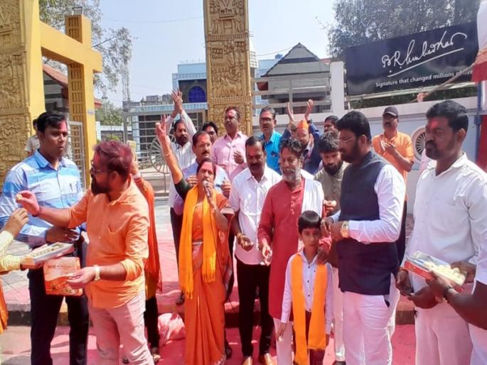 Jubilation from Maratha brothers in Pimpri-Chinchwad as soon as the decision about Maratha reservation was made | मराठा आरक्षणाबाबत निर्णय होताच पिंपरी- चिंचवडमध्ये मराठा बांधवाकडून जल्लोष Jubilation from Maratha brothers in Pimpri-Chinchwad as soon as the decision about Maratha reservation was made | मराठा आरक्षणाबाबत निर्णय होताच पिंपरी- चिंचवडमध्ये मराठा बांधवाकडून जल्लोष