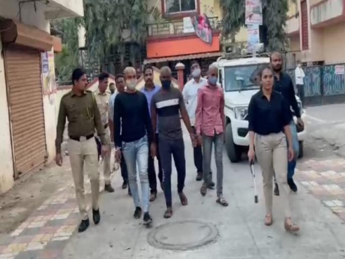 pimpri youth shaved off criminals who were feeding him biscuits on the ground | Video: पिंपरीत तरुणाला जमिनीवरची बिस्किटे खायला लावणाऱ्या 'भाईंची' मुंडन करून काढली धिंड