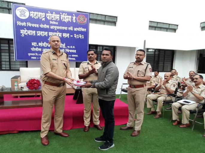 stolen 47 lakhs got back The original owners | चोरीला गेलेला ४७ लाखांचा ऐवज मूळ मालकांना मिळाला परत stolen 47 lakhs got back The original owners | चोरीला गेलेला ४७ लाखांचा ऐवज मूळ मालकांना मिळाला परत