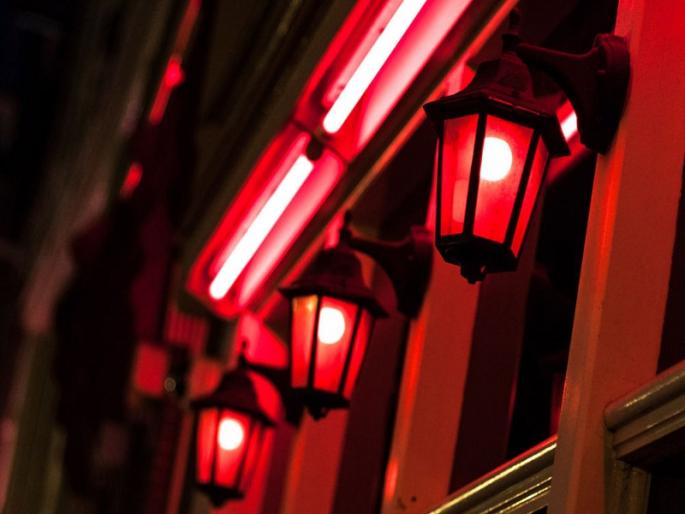 overseas chain prostitution in city repatriation of 22 foreign women victims | पिंपरी-चिंचवडमधील वेश्या व्यवसायाची पाळेमुळे सातासमुद्रापार? पीडित २२ परदेशी महिलांची मायदेशी रवानगी overseas chain prostitution in city repatriation of 22 foreign women victims | पिंपरी-चिंचवडमधील वेश्या व्यवसायाची पाळेमुळे सातासमुद्रापार? पीडित २२ परदेशी महिलांची मायदेशी रवानगी