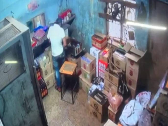 robbed liquor store beat up shop owner old sangavi pune crime | Crime News: पिंपरी-चिंचवडमध्ये कोयत्याचा धाक दाखवत दारूचे दुकान लुटले robbed liquor store beat up shop owner old sangavi pune crime | Crime News: पिंपरी-चिंचवडमध्ये कोयत्याचा धाक दाखवत दारूचे दुकान लुटले