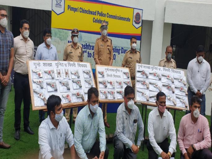 Interstate gang was arrested by pimpri police who smuggling of firearms | अग्निशस्त्रांची तस्करी करणाऱ्या आंतरराज्य टोळीचा पदार्फाश; १९ लाख ८९ हजारांचे ४२ पिस्तूल,६६ काडतुसे जप्त Interstate gang was arrested by pimpri police who smuggling of firearms | अग्निशस्त्रांची तस्करी करणाऱ्या आंतरराज्य टोळीचा पदार्फाश; १९ लाख ८९ हजारांचे ४२ पिस्तूल,६६ काडतुसे जप्त