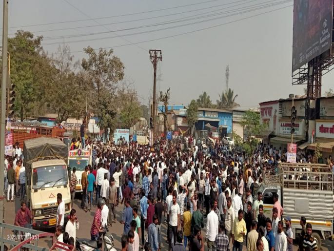 Tension in Pimpri! Municipal Corporation's action to remove unauthorized scrap shops, traders' road blocked | पिंपरी महापालिकेची अनधिकृत भंगार दुकाने हटवण्याची कारवाई, व्यापाऱ्यांचा रस्ता रोको - Video Tension in Pimpri! Municipal Corporation's action to remove unauthorized scrap shops, traders' road blocked | पिंपरी महापालिकेची अनधिकृत भंगार दुकाने हटवण्याची कारवाई, व्यापाऱ्यांचा रस्ता रोको - Video