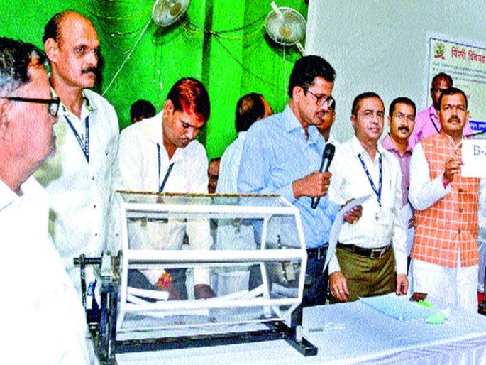 Free the path of Spine Road | स्पाइन रस्त्याचा मार्ग मोकळा Free the path of Spine Road | स्पाइन रस्त्याचा मार्ग मोकळा