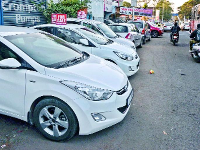 Old car sales shops on the highway | महामार्गालगत जुन्या मोटारी विक्रीची दुकाने Old car sales shops on the highway | महामार्गालगत जुन्या मोटारी विक्रीची दुकाने