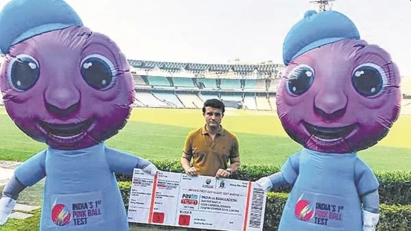 'Pinku-Tinku' to appear in History Day Night Test; saurav Ganguly's special photo viral | ऐतिहासिक डे नाइट कसोटीमध्ये दिसणार 'पिंकू-टिंकू'; गांगुलीचा फोटो झाला वायरल