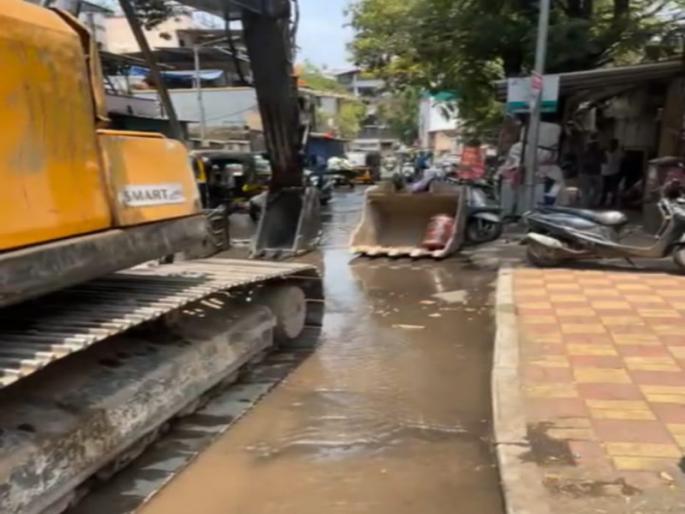 Water pipe burst in Ghorpadi Peth Thousands of liters of water was wasted and water supply was disrupted in summer | Pune: घोरपडी पेठेत जलवाहिनी फुटली! हजारो लीटर पाणी वाया, ऐन उन्हाळ्यात पाणी पुरवठा विस्कळीत