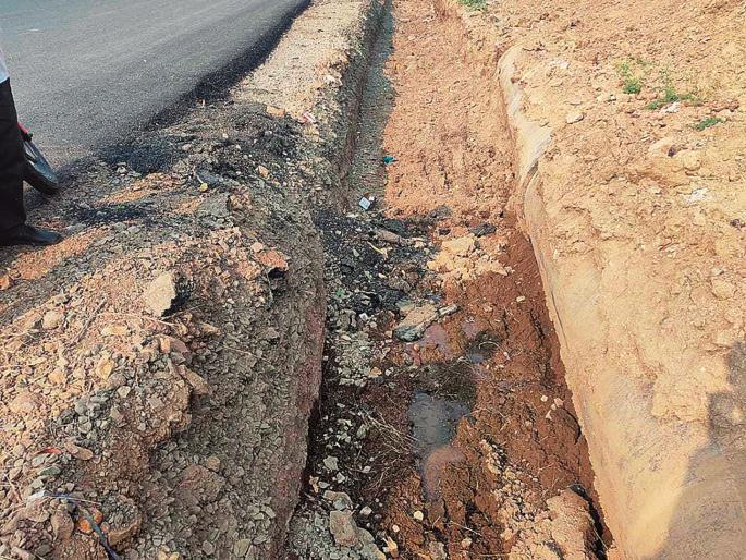 Utility ducts at many places on the main waterway; Another feat of NHAI after the carriageway | मुख्य जलवाहिनीवर अनेक ठिकाणी युटिलिटी डक्ट; कॅरेज वे नंतर 'NHAI'चा आणखी एक प्रताप Utility ducts at many places on the main waterway; Another feat of NHAI after the carriageway | मुख्य जलवाहिनीवर अनेक ठिकाणी युटिलिटी डक्ट; कॅरेज वे नंतर 'NHAI'चा आणखी एक प्रताप