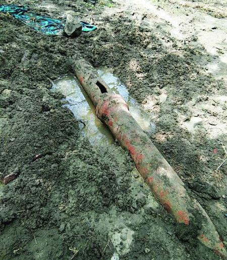 Medical pipe line in Nagpur has been brokan | नागपुरातील मेडिकलची पाण्याची पाईपलाईन फोडली