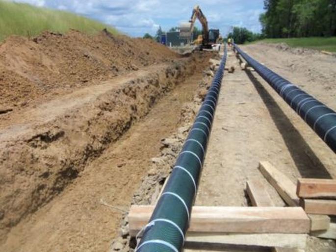 Aqueduct laid at a mere quarter of a foot; Still paying billions | अवघ्या सव्वा फुटावर टाकली जलवाहिनी; तरीही कोट्यवधींचे देयक अदा Aqueduct laid at a mere quarter of a foot; Still paying billions | अवघ्या सव्वा फुटावर टाकली जलवाहिनी; तरीही कोट्यवधींचे देयक अदा