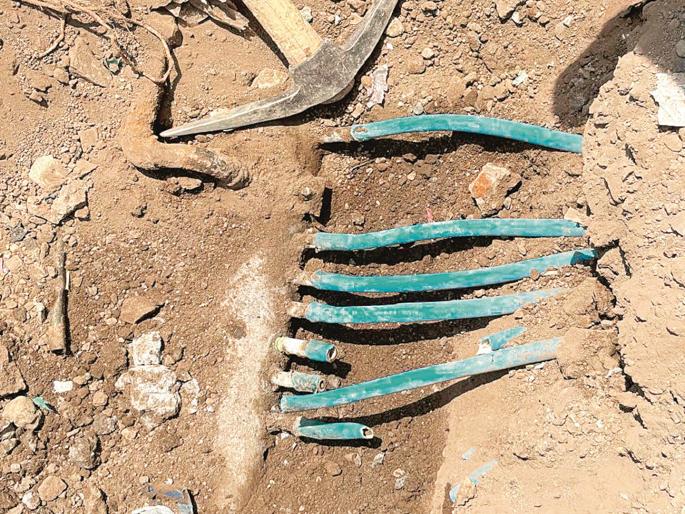 Thousands of tap connections on main water channels in Chhatrapati Sambhajinagar! Administration turns a blind eye despite the absence of corporator | छत्रपती संभाजीनगरातील मुख्य जलवाहिन्यांवर हजारो नळकनेक्शन! मनपा प्रशासनाची डोळेझाक Thousands of tap connections on main water channels in Chhatrapati Sambhajinagar! Administration turns a blind eye despite the absence of corporator | छत्रपती संभाजीनगरातील मुख्य जलवाहिन्यांवर हजारो नळकनेक्शन! मनपा प्रशासनाची डोळेझाक