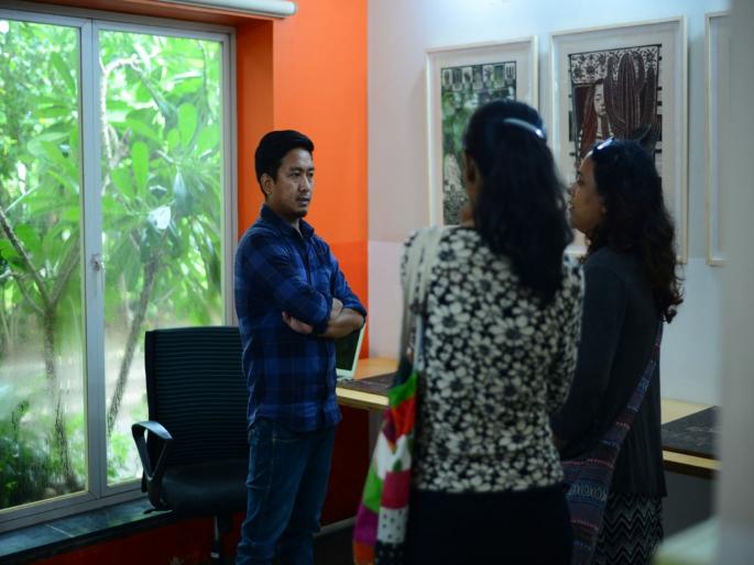 Unique artwork by artists at Piramal Art Residency's Iterations in Wood | पिरामल आर्ट रेसिडेन्सीच्या 'इटेरेशन्स इन वूड' मध्ये कलाकांरांनी साकरल्या अनोख्या कलाकृती