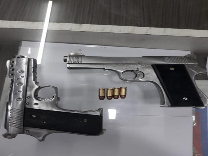 Two villagers pistol seized from Kalbhor gang criminal | काळभोर टोळीतील गुंडाकडून दोन गावठी पिस्तुल जप्त Two villagers pistol seized from Kalbhor gang criminal | काळभोर टोळीतील गुंडाकडून दोन गावठी पिस्तुल जप्त