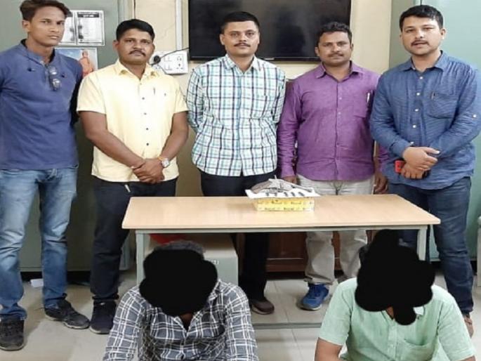 Seized a pistol from a private bus; driver n cleaner arrested at Khultabad | खाजगी बसमधून गावठी कट्टा जप्त; पार्सलचे १०० रुपये चालक-वाहकाला पडले महागात Seized a pistol from a private bus; driver n cleaner arrested at Khultabad | खाजगी बसमधून गावठी कट्टा जप्त; पार्सलचे १०० रुपये चालक-वाहकाला पडले महागात