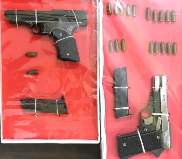 Two pistols, 20 cartridges seized in Nagpur | नागपुरात दोन पिस्तूल, २० काडतूस जप्त Two pistols, 20 cartridges seized in Nagpur | नागपुरात दोन पिस्तूल, २० काडतूस जप्त